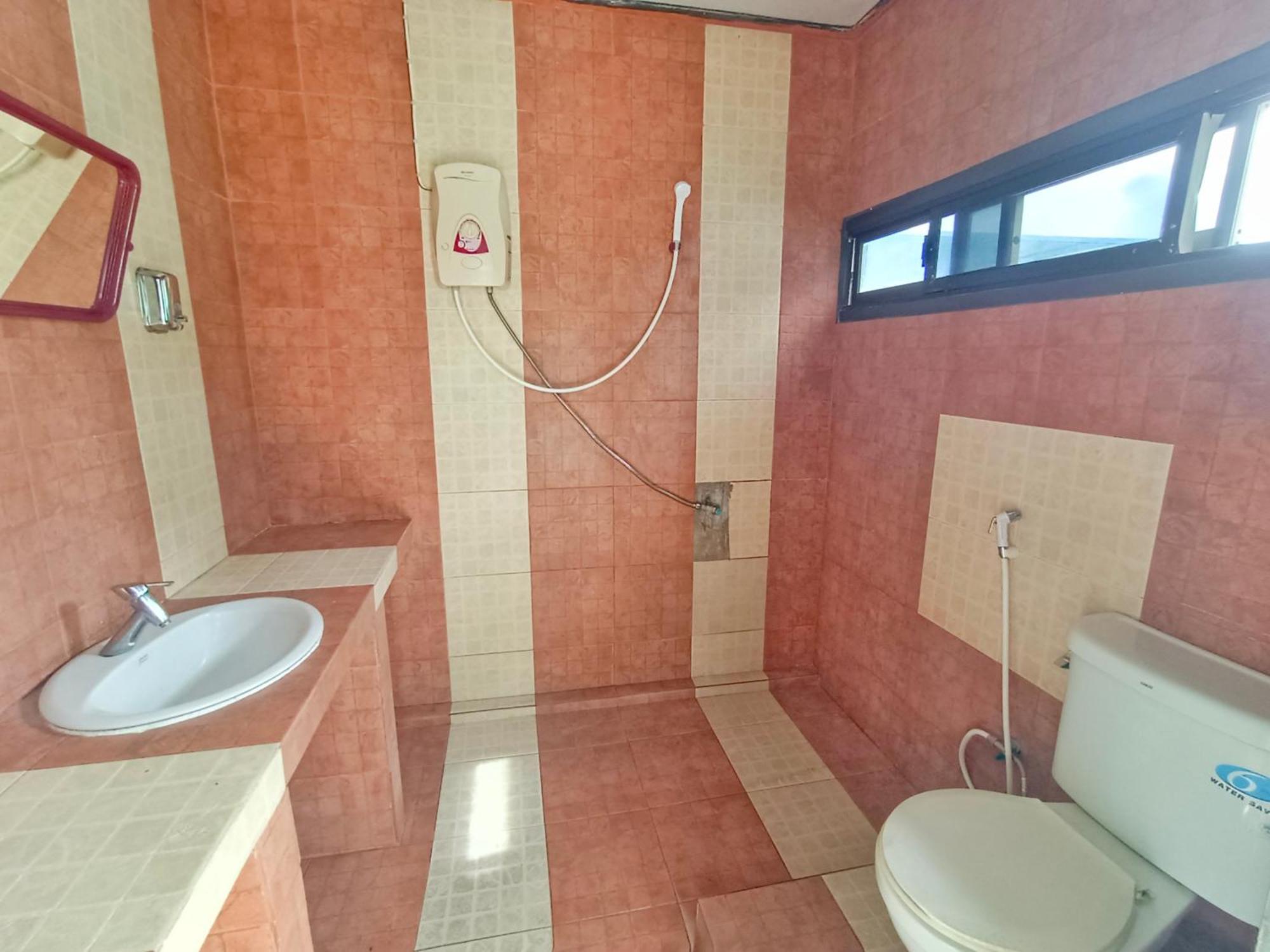 Wet! A Pool Party Hostel By Wild & Wandering Haad Rin Oda fotoğraf